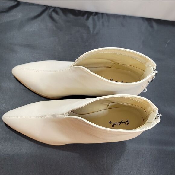 BRAND NEW QUPID POINTED TOE ANKLE BOOTIE - Picture 5 of 15